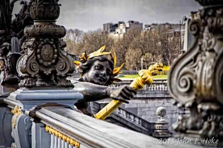 Pont_Alexandre_III_Bridge_-_Paris_-_April_-_2013