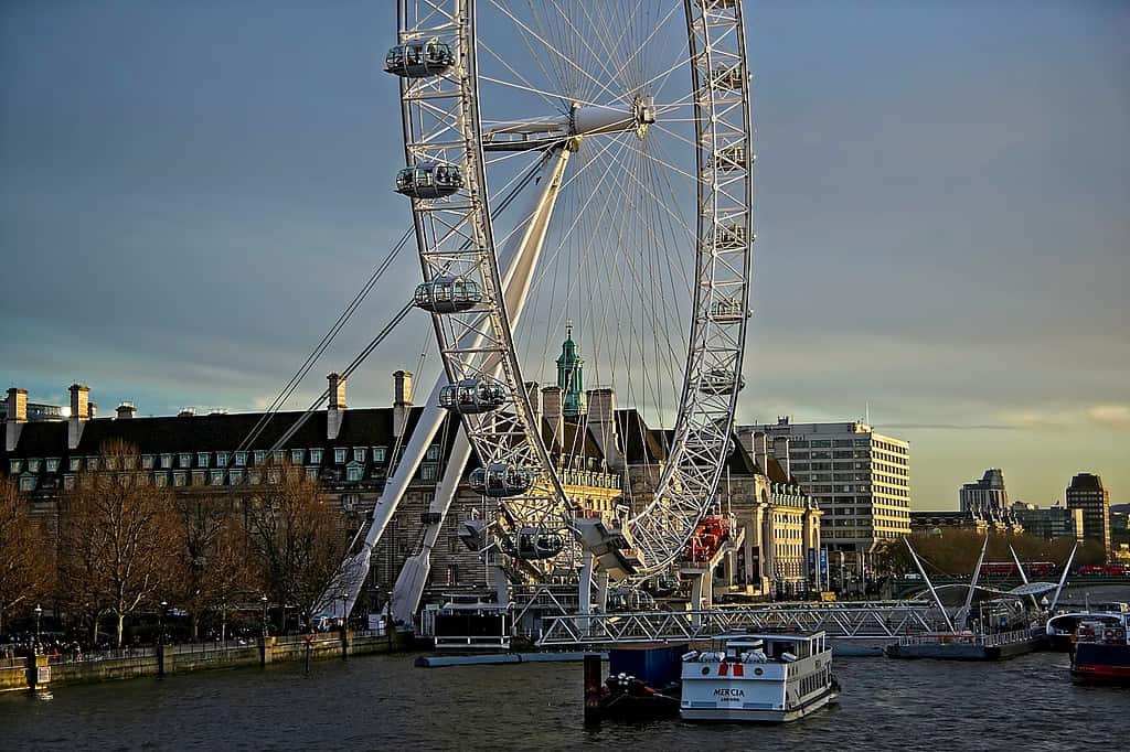 United Kingdom, London, London Eye Ferris Wheel over the Thames
