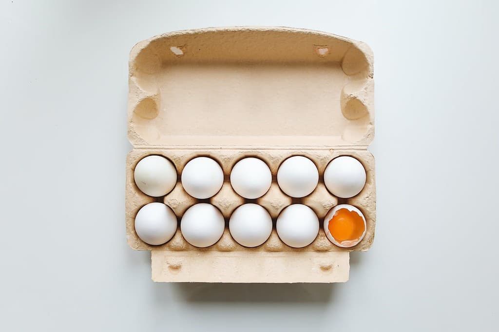 photo of white eggs on tray